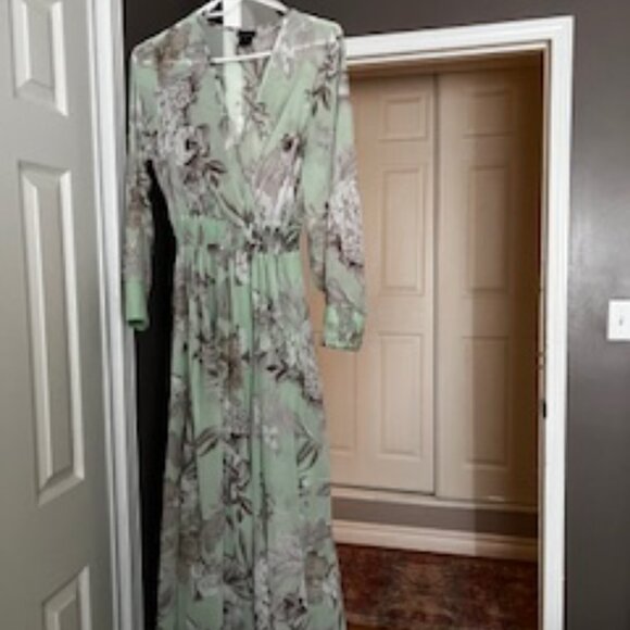 SUMMER TO FALL soft green flowing long gown - Picture 2 of 3